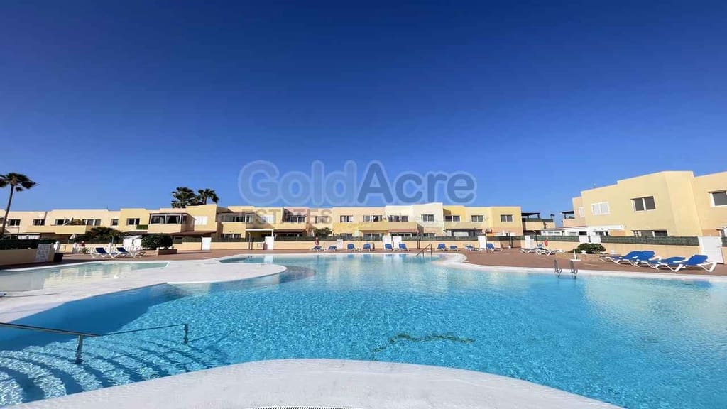 1 bedroom Apartment for sale in Corralejo with pool - € 249,000 (Ref: 9880481)