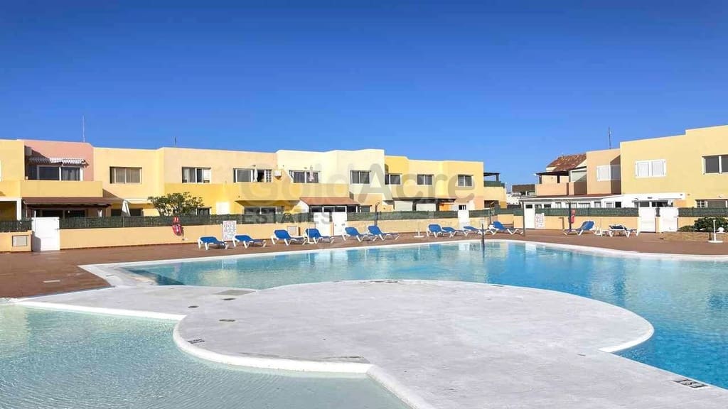1 bedroom Apartment for sale in Corralejo with pool - € 249,000 (Ref: 9880481)