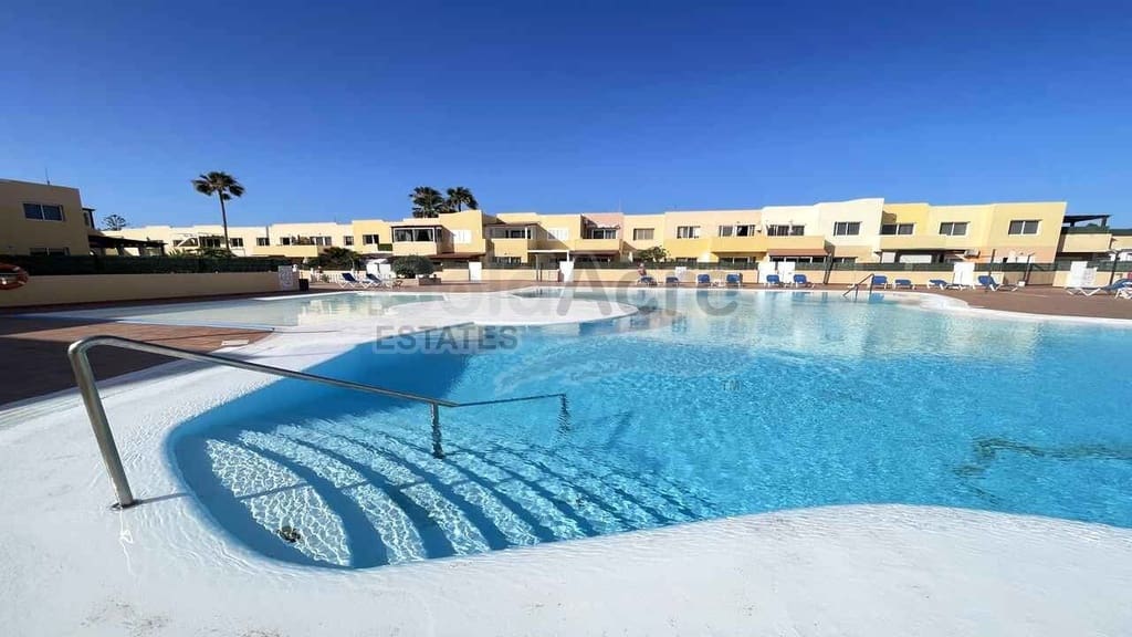 1 bedroom Apartment for sale in Corralejo with pool - € 249,000 (Ref: 9880481)