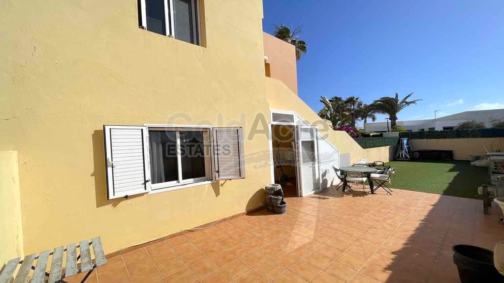 1 bedroom Apartment for sale in Corralejo with pool - € 249,000 (Ref: 9880481)