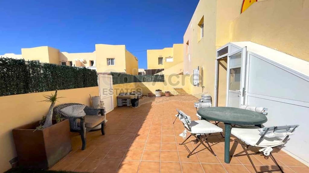 1 bedroom Apartment for sale in Corralejo with pool - € 249,000 (Ref: 9880481)