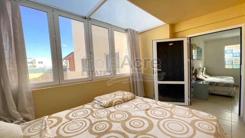 1 bedroom Apartment for sale in Corralejo with pool - € 249,000 (Ref: 9880481)