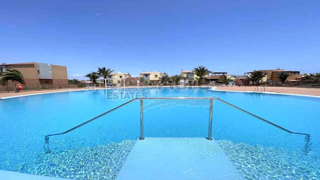 2 bedroom Apartment for sale in Corralejo with pool garage - € 259,000 (Ref: 9880482)