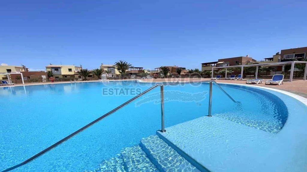 2 bedroom Apartment for sale in Corralejo with pool garage - € 259,000 (Ref: 9880482)