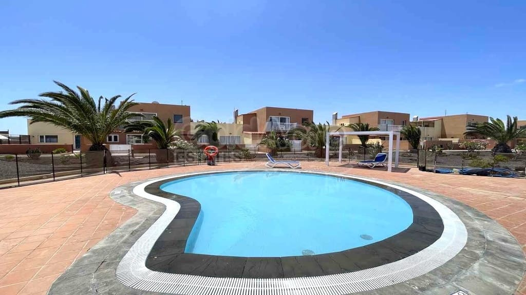 2 bedroom Apartment for sale in Corralejo with pool garage - € 259,000 (Ref: 9880482)