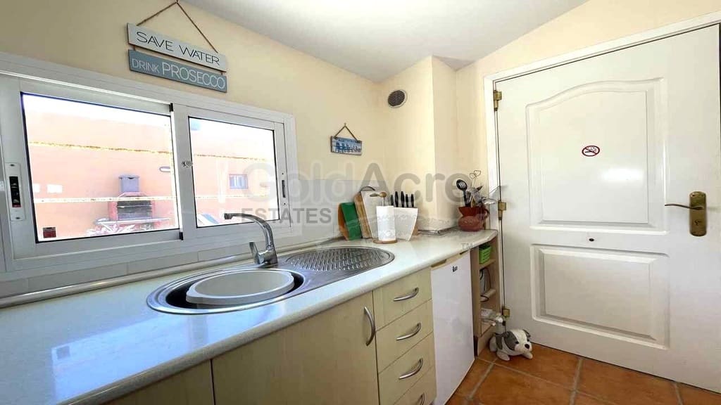 2 bedroom Apartment for sale in Corralejo with pool garage - € 259,000 (Ref: 9880482)