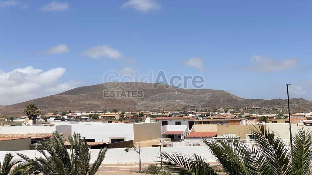 2 bedroom Apartment for sale in Corralejo with pool garage - € 259,000 (Ref: 9880482)