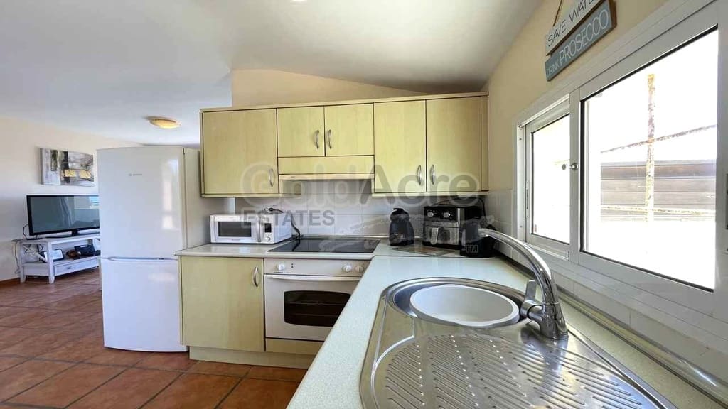 2 bedroom Apartment for sale in Corralejo with pool garage - € 259,000 (Ref: 9880482)