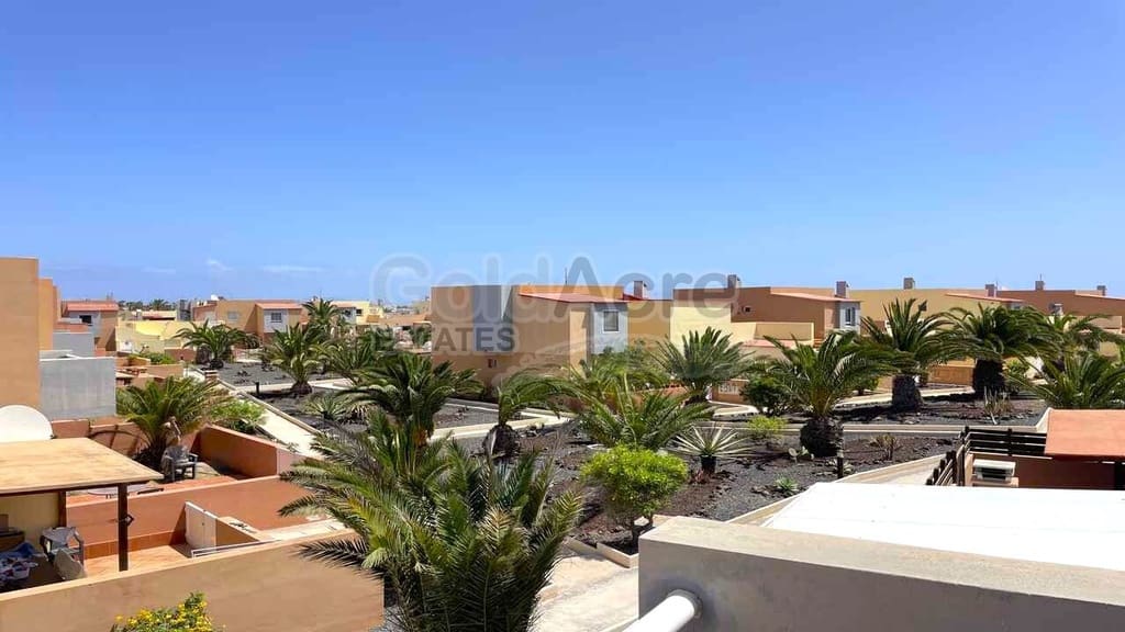 2 bedroom Apartment for sale in Corralejo with pool garage - € 259,000 (Ref: 9880482)