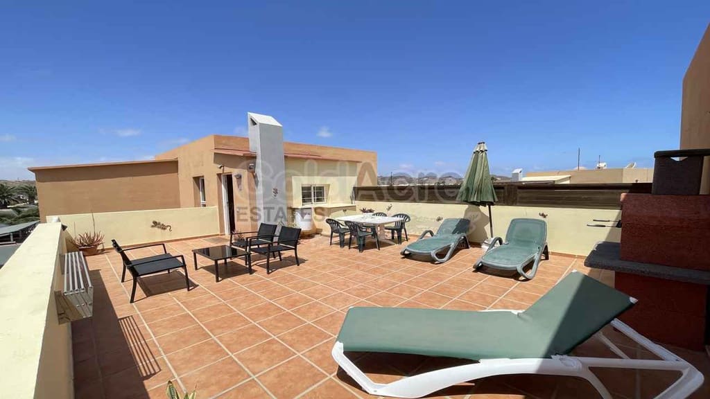 2 bedroom Apartment for sale in Corralejo with pool garage - € 259,000 (Ref: 9880482)