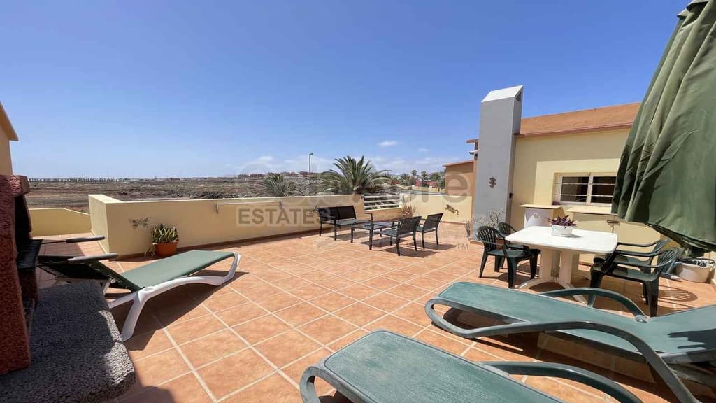 2 bedroom Apartment for sale in Corralejo with pool garage - € 259,000 (Ref: 9880482)