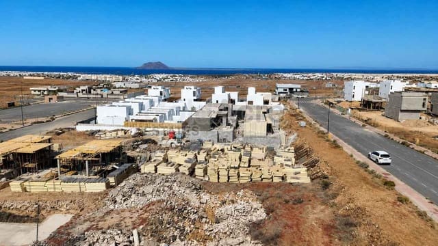 Grond te koop in Corralejo, La Oliva - € 215.000 (Ref: 9883870)