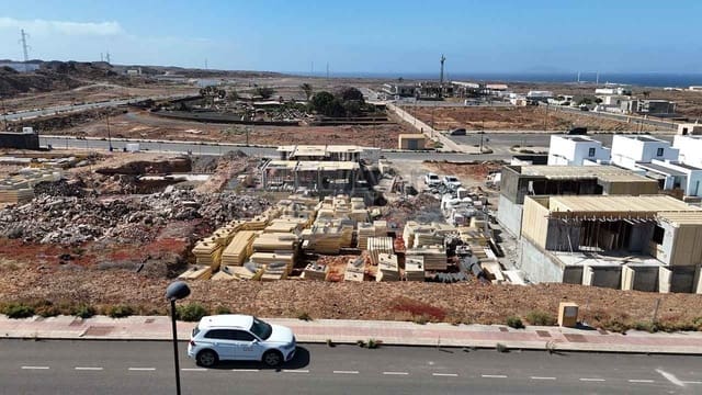 Ubebygd land til salgs i Corralejo, La Oliva - € 215 000 (Ref: 9883870)