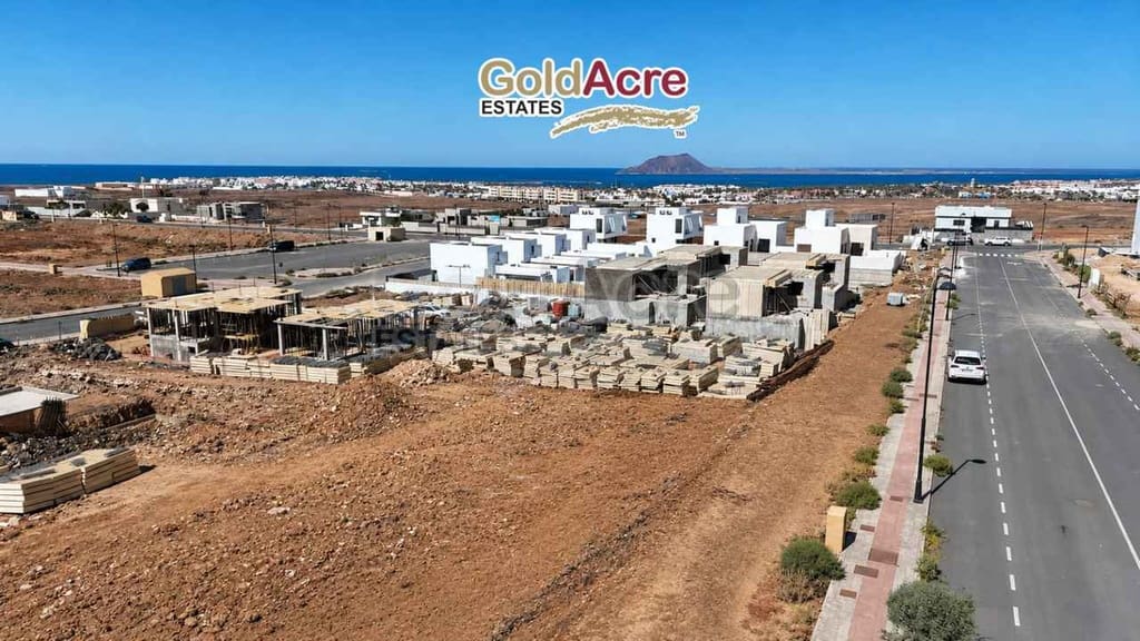 Rakentamaton maa myytävänä paikassa Corralejo - 215 000 € (Ref: 9883870)