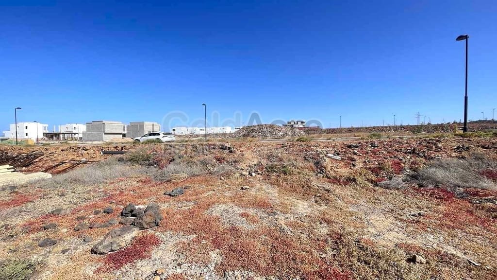Rakentamaton maa myytävänä paikassa Corralejo - 215 000 € (Ref: 9883870)