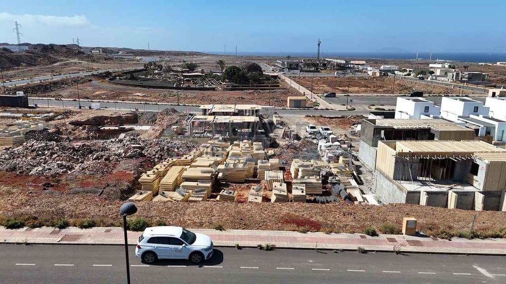 Rakentamaton maa myytävänä paikassa Corralejo - 215 000 € (Ref: 9883870)