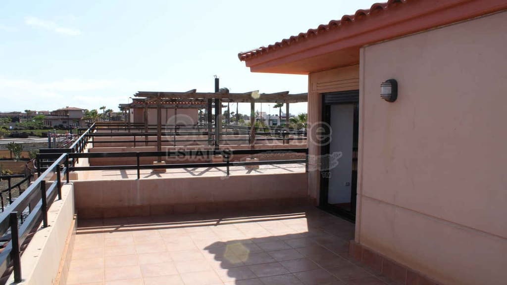 2 slaapkamer Villa te koop in Majanicho met zwembad - € 220.000 (Ref: 9886377)