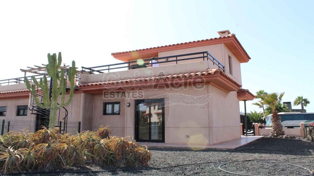 2 slaapkamer Villa te koop in Majanicho met zwembad - € 220.000 (Ref: 9886377)
