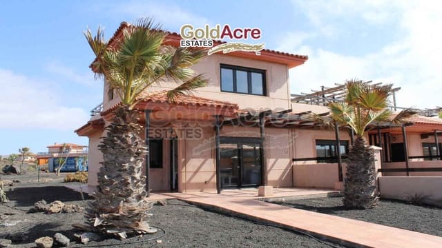 2 soveværelse Villa til salg i Majanicho, La Oliva med swimmingpool - € 220.000 (Ref: 9886377)