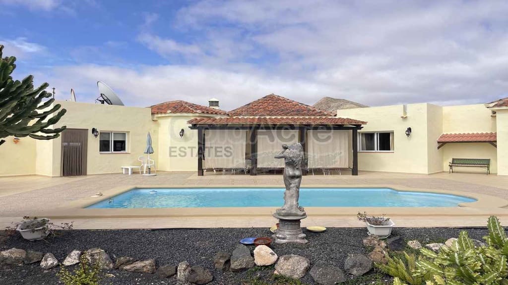 2 soveværelse Villa til salg i Tindaya med swimmingpool garage - € 515.000 (Ref: 9912373)