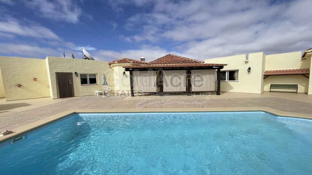 2 soveværelse Villa til salg i Tindaya med swimmingpool garage - € 515.000 (Ref: 9912373)