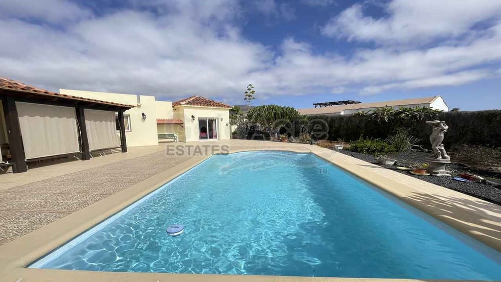 2 soveværelse Villa til salg i Tindaya med swimmingpool garage - € 515.000 (Ref: 9912373)