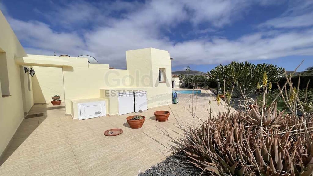 2 soveværelse Villa til salg i Tindaya med swimmingpool garage - € 515.000 (Ref: 9912373)
