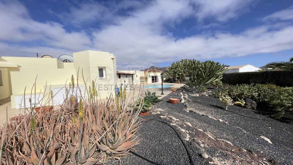 2 soveværelse Villa til salg i Tindaya med swimmingpool garage - € 515.000 (Ref: 9912373)
