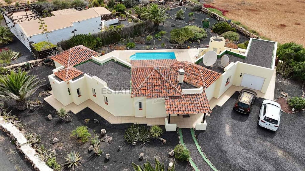 2 soveværelse Villa til salg i Tindaya med swimmingpool garage - € 515.000 (Ref: 9912373)