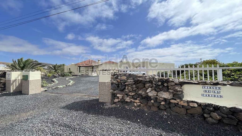 2 sovrum Villa till salu i Tindaya med pool garage - 515 000 € (Ref: 9912373)