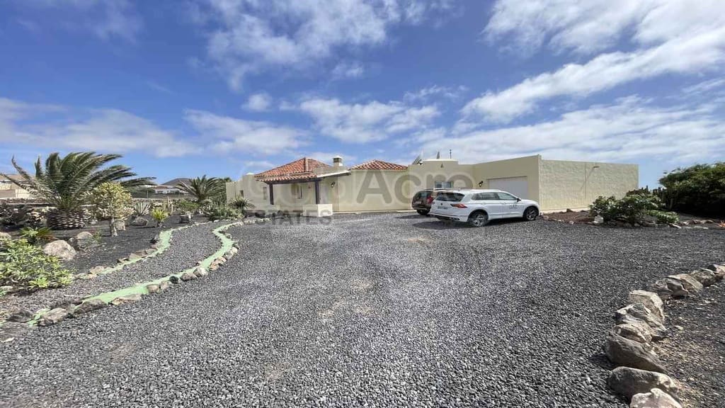 2 sovrum Villa till salu i Tindaya med pool garage - 515 000 € (Ref: 9912373)