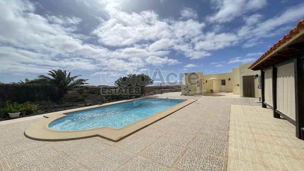 2 sovrum Villa till salu i Tindaya med pool garage - 515 000 € (Ref: 9912373)