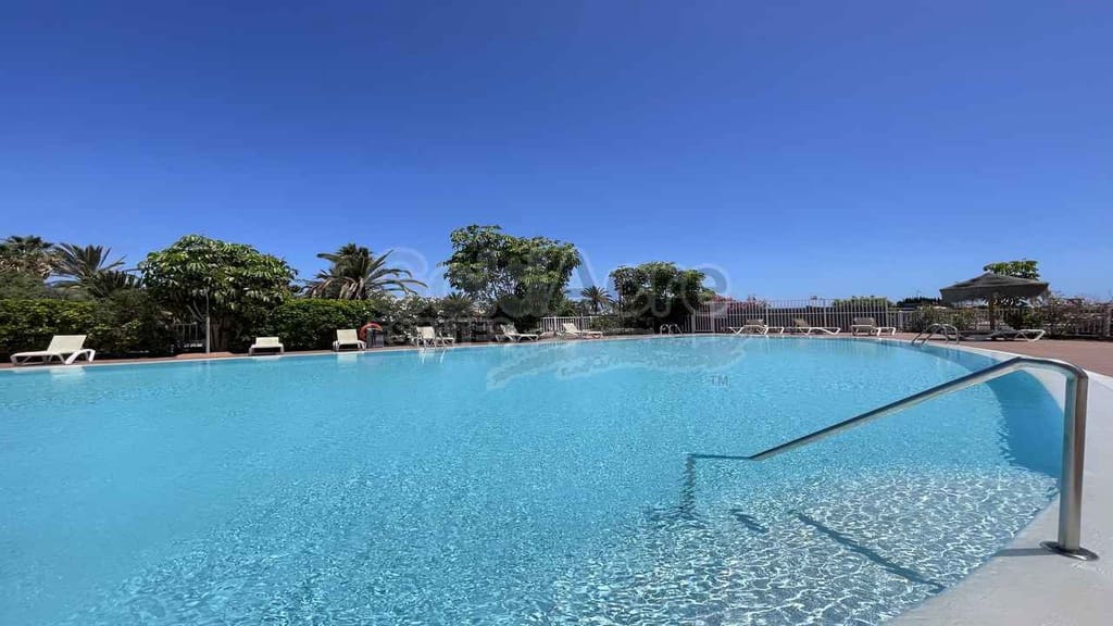 2 soveværelse Villa til salg i Corralejo med swimmingpool - € 255.000 (Ref: 9912374)