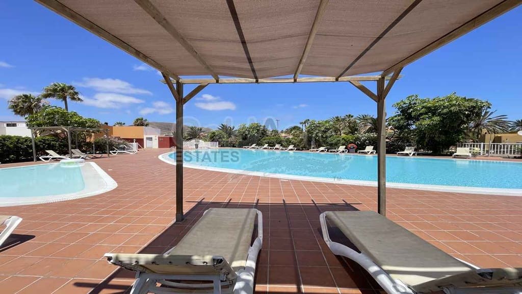 2 soveværelse Villa til salg i Corralejo med swimmingpool - € 255.000 (Ref: 9912374)