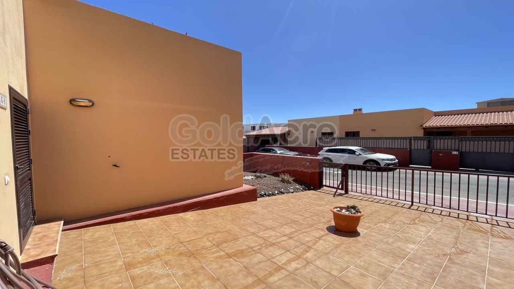 2 soveværelse Villa til salg i Corralejo med swimmingpool - € 255.000 (Ref: 9912374)