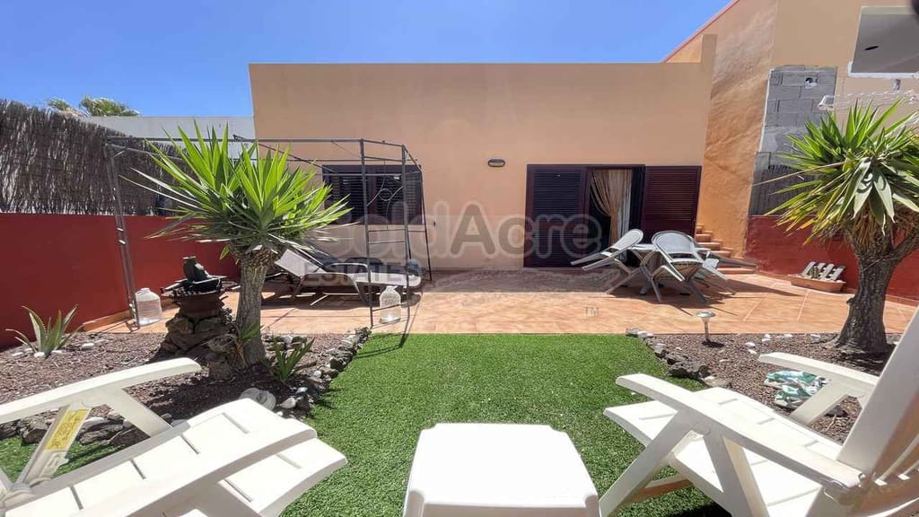 2 soveværelse Villa til salg i Corralejo med swimmingpool - € 255.000 (Ref: 9912374)