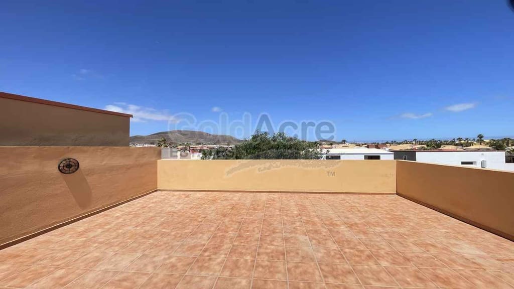 2 soveværelse Villa til salg i Corralejo med swimmingpool - € 255.000 (Ref: 9912374)
