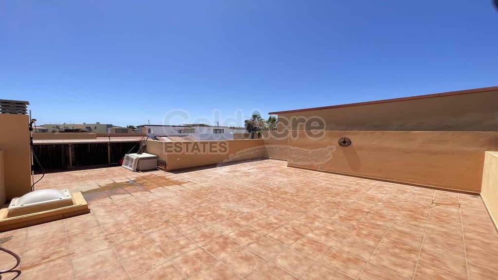 2 soveværelse Villa til salg i Corralejo med swimmingpool - € 255.000 (Ref: 9912374)