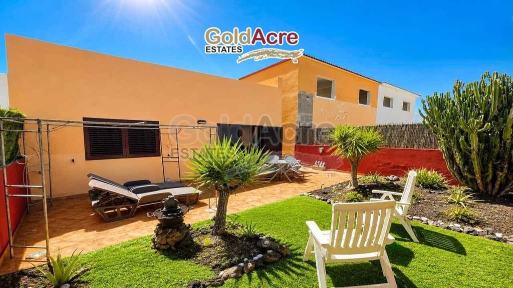 2 soveværelse Villa til salg i Corralejo med swimmingpool - € 255.000 (Ref: 9912374)