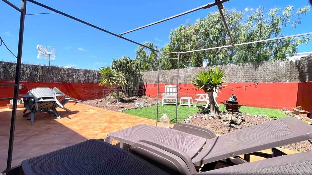 2 soveværelse Villa til salg i Corralejo med swimmingpool - € 255.000 (Ref: 9912374)