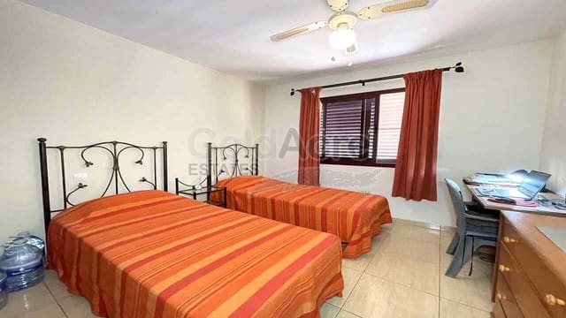 2 makuuhuone Huvila myytävänä paikassa Corralejo, La Oliva mukana uima-altaan - 255 000 € (Ref: 9912374)