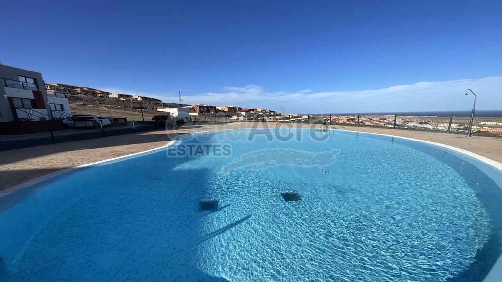2 bedroom Villa for sale in Caleta de Fuste with pool garage - € 349,000 (Ref: 9912375)