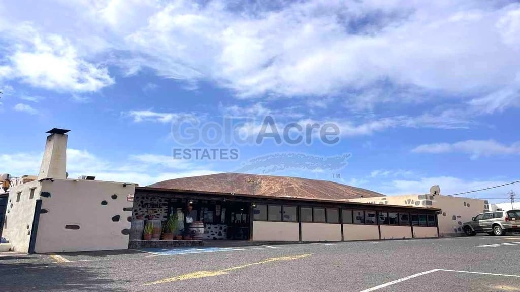 Commercial for sale in Villaverde with garage - € 2,200,000 (Ref: 9919193)
