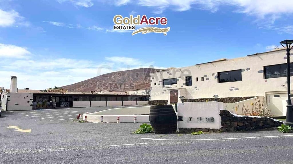 Commercial for sale in Villaverde with garage - € 2,200,000 (Ref: 9919193)