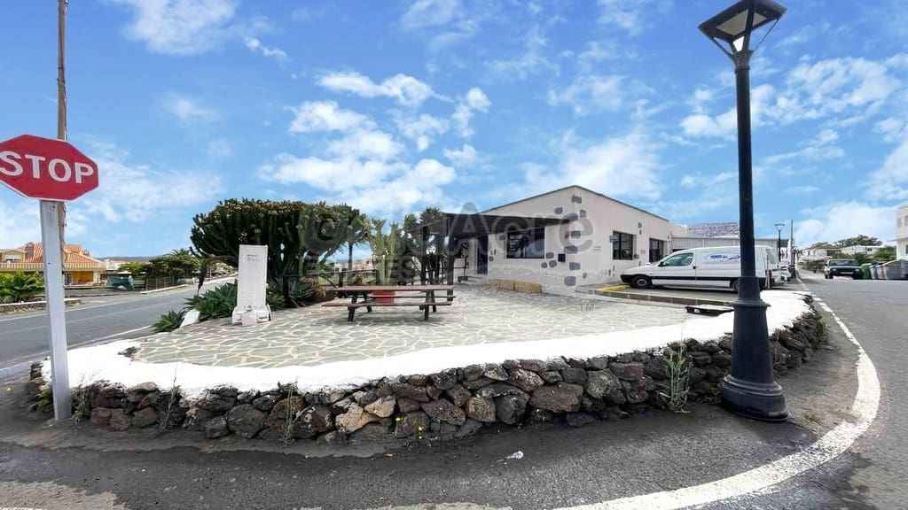 Commercial for sale in Villaverde with garage - € 2,200,000 (Ref: 9919193)