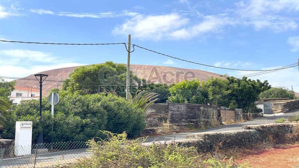 Commercial for sale in Villaverde with garage - € 2,200,000 (Ref: 9919193)