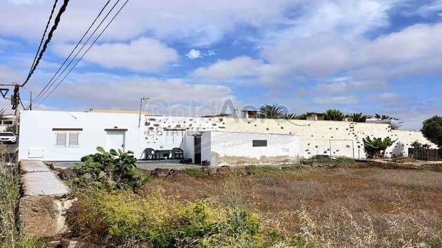 Erhverv til salg i Villaverde, La Oliva med garage - € 2.200.000 (Ref: 9919193)