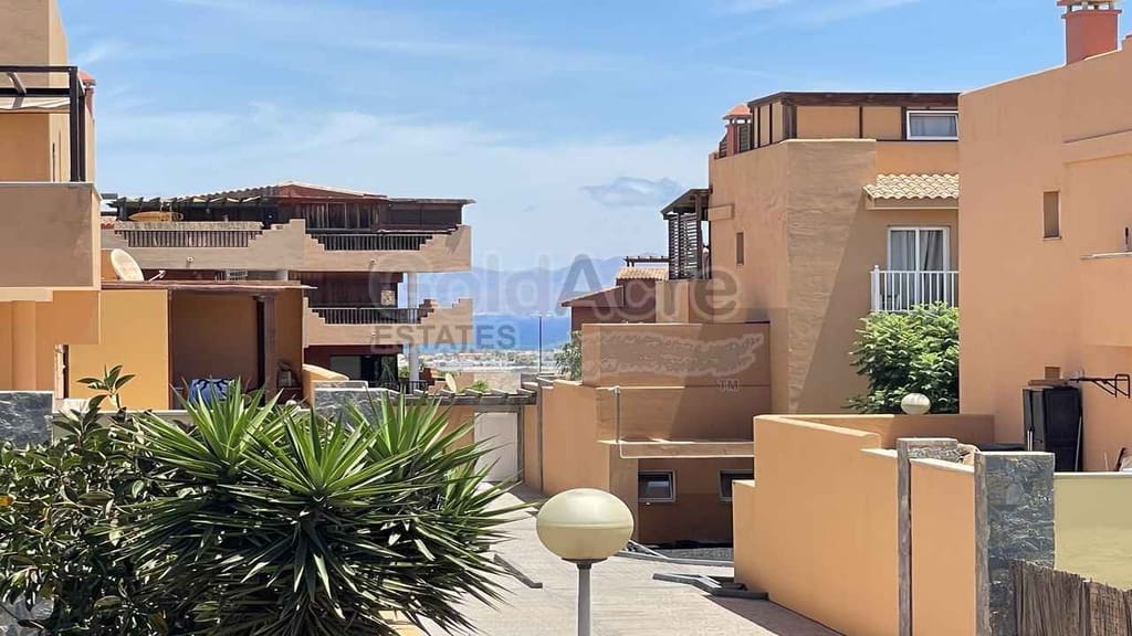 2 chambre Appartement à vendre à Corralejo avec piscine garage - 249 000 € (Ref: 9926601)