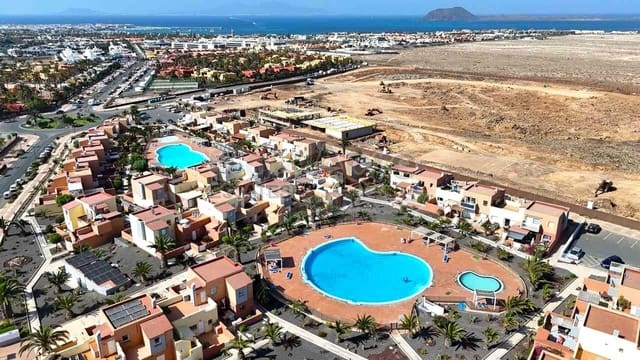 2 soveværelse Lejlighed til salg i Corralejo, La Oliva med swimmingpool garage - € 269.000 (Ref: 9965998)