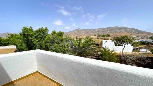 Chalet de 4 habitaciones en Tindaya, La Oliva en venta - 450.000 € (Ref: 9979396)